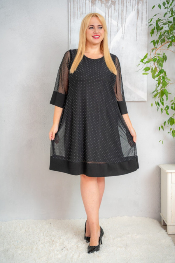 Elegancka czarna sukienka z półtransparentnymi rękawami