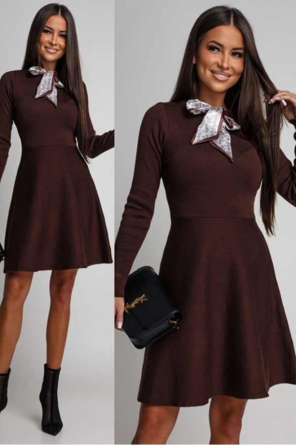 Dzianinowa sukienka z apaszką enorria brązowa