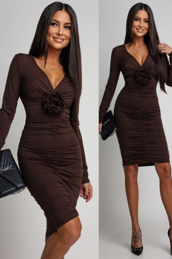 Elegancka sukienka z broszką gavianna brązowa