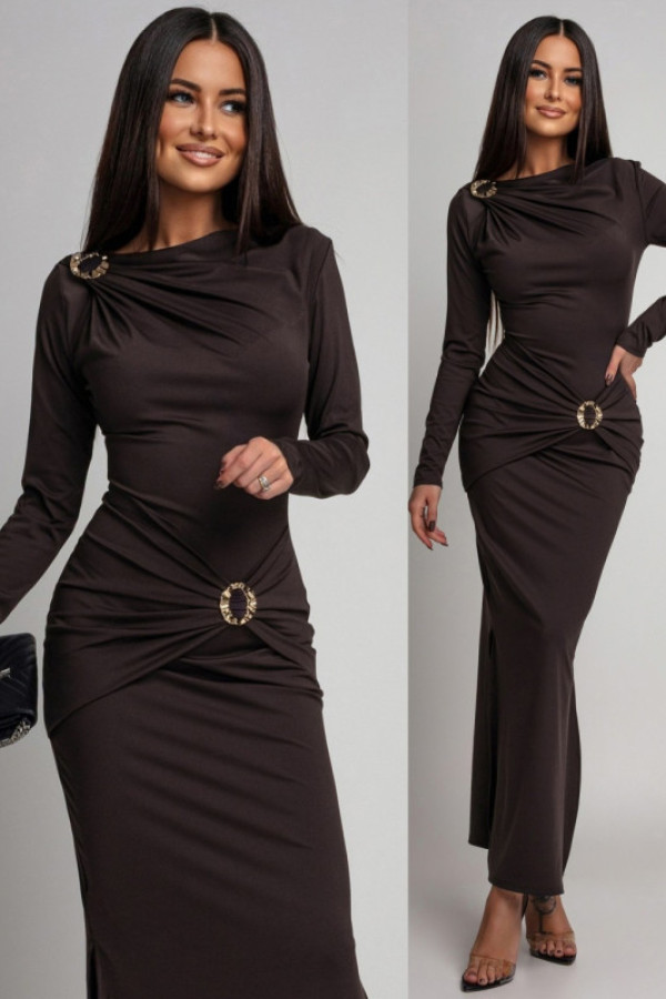 Elegancka sukienka maxi z biżuteryjnym zdobieniem piannoa brązowa