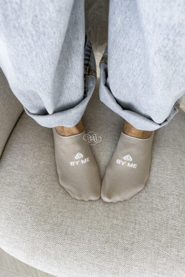 Mikrostopki by me – beżowe z białym logo