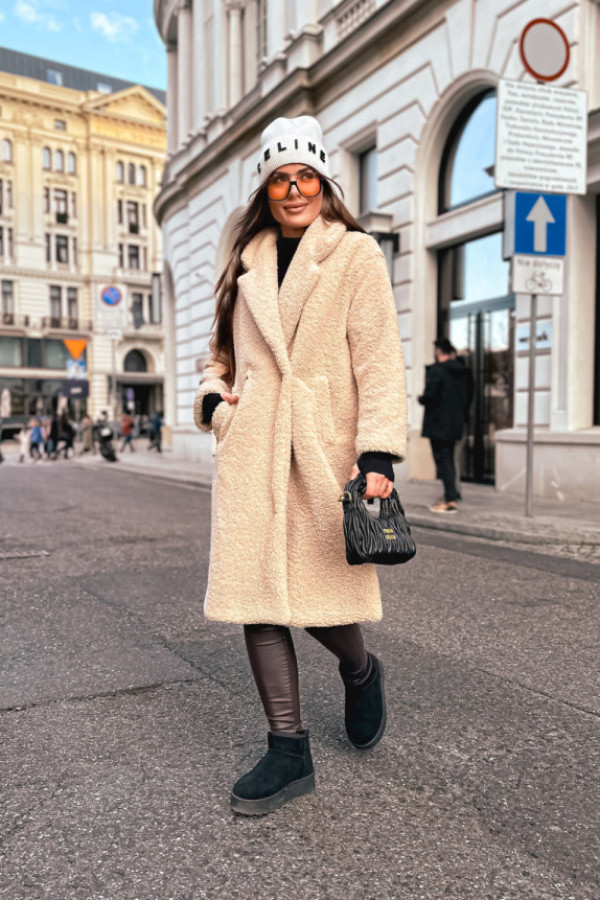 Płaszcz kożuszek teddy autumn and winter look nude beige