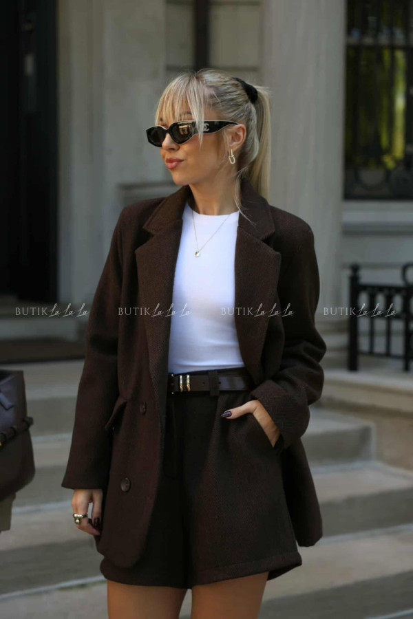 Płaszcz o kroju marynarki brązowy w jodełkę busi