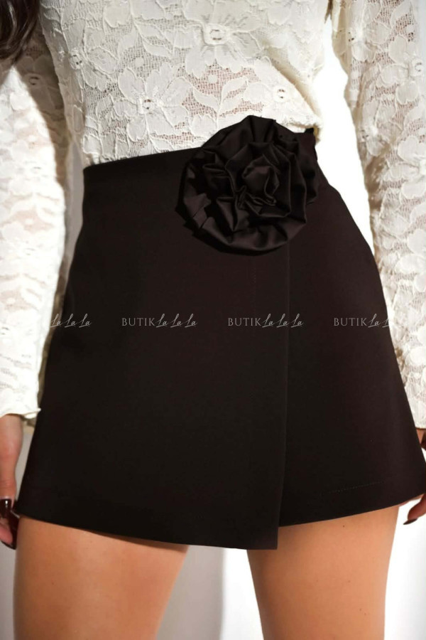 Spódnico spodenki z kwiatem brązowe ginros