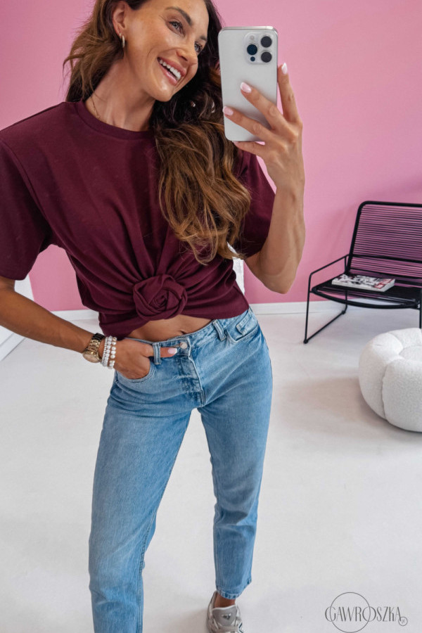 T-shirt z ozdobną różą - bordowa