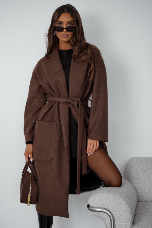 Brązowy płaszcz wiązany z paskiem oversize – elegancki płaszcz me gusta