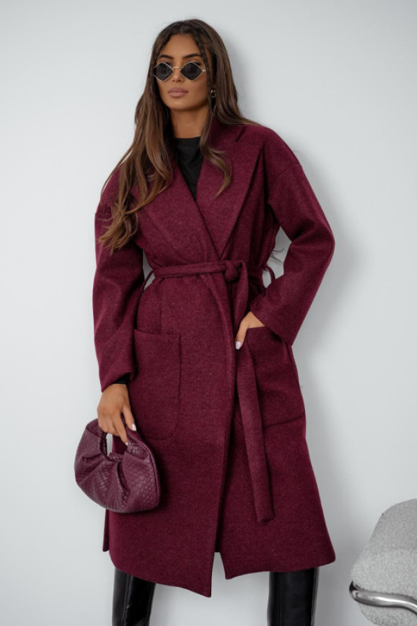 Bordowy płaszcz wiązany z paskiem oversize – elegancki płaszcz me gusta