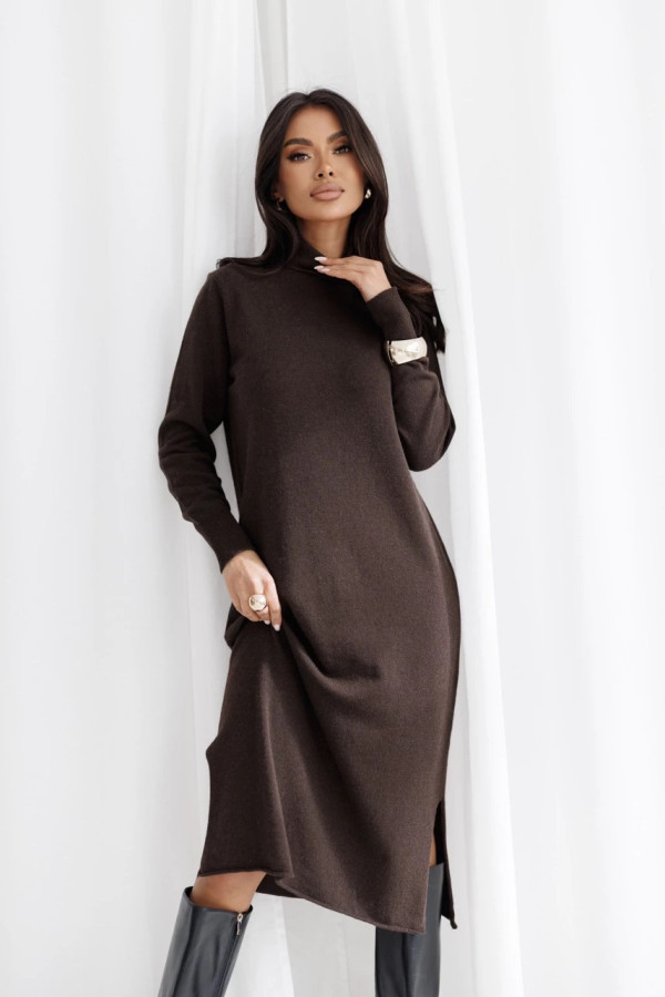 Czekoladowa wełniana sukienka midi z golfem madame sue dodatek kaszmiru