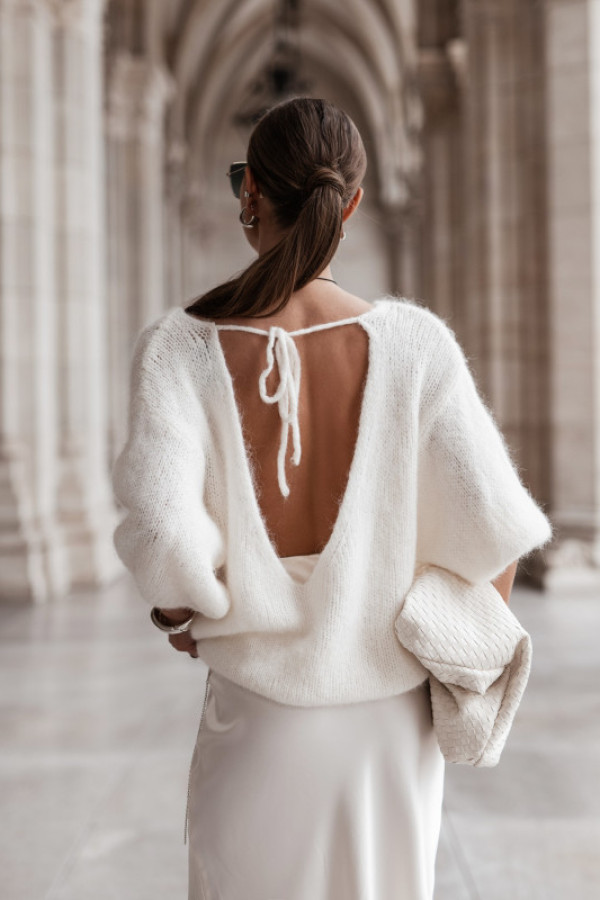 śmietankowy sweter z z alpaki suri z odkrytymi plecami i wiązaniem – oversize premium