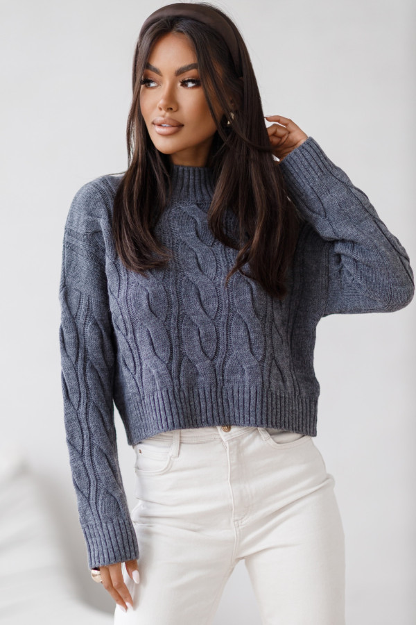 Krótki sweter damski ze splotem warkocz madame sue szary