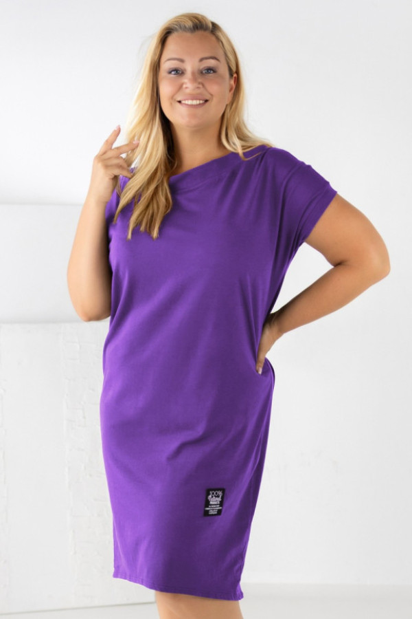 Sukienka plus size w kolorze fioletowym z krótkim rękawem naszywka bonita