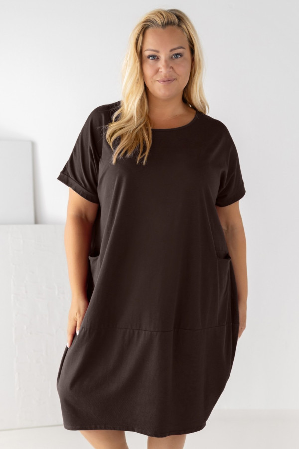 Bawełniana sukienka plus size w kolorze czekoladowym z kieszeniami przeszycie miley