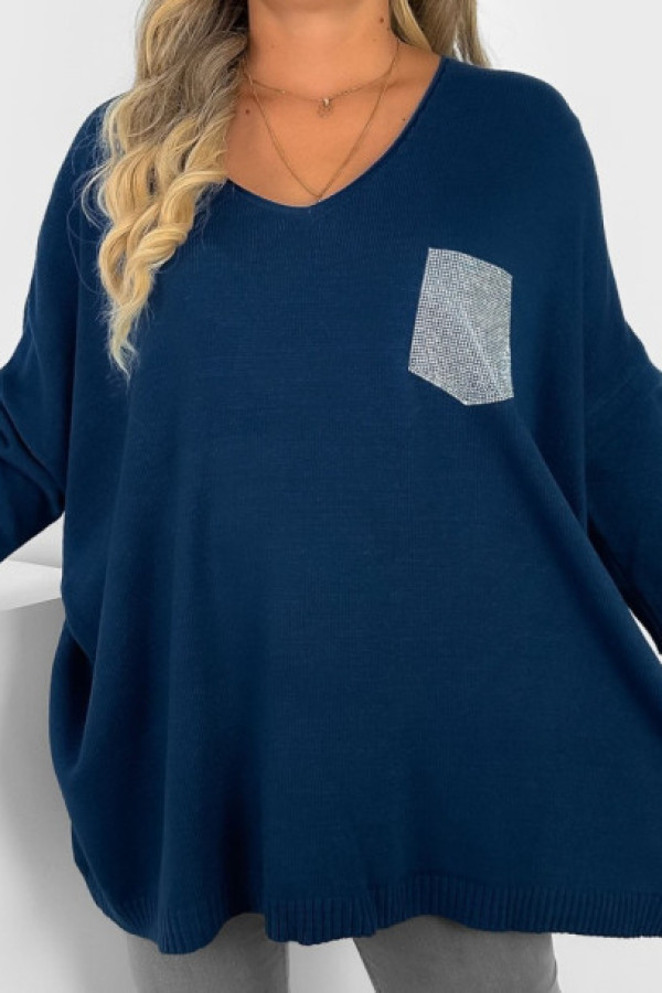 Mega oversize sweter damski w kolorze granatowym dekolt v kieszonka luiza