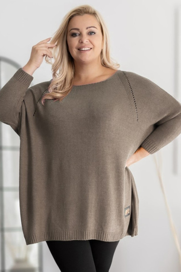 Mega oversize sweter damski w kolorze beżu fango ażur naszywka shape