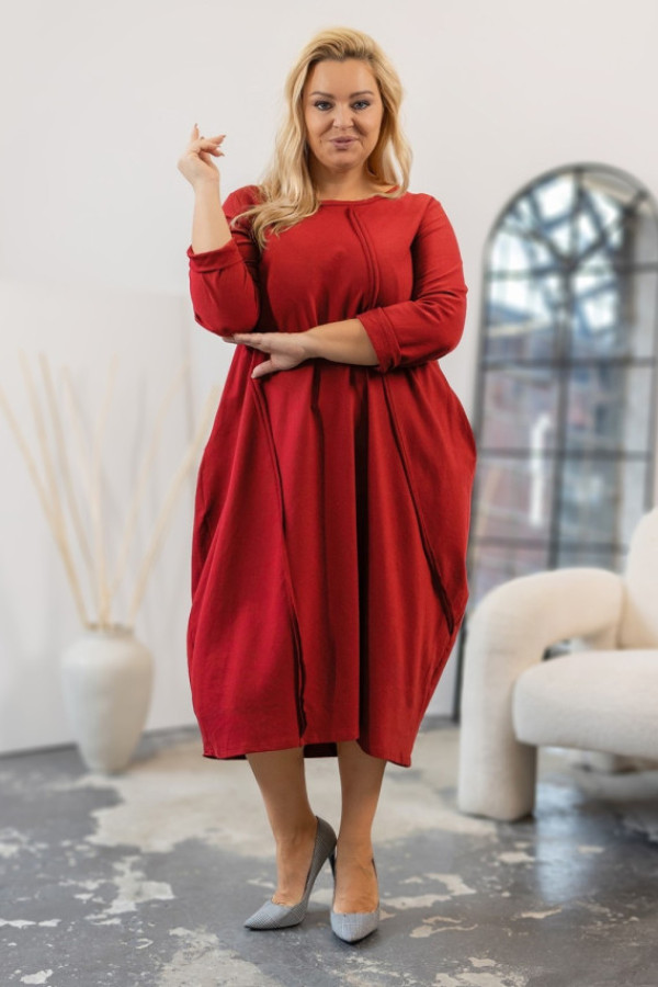 Dresowa sukienka bombka w kolorze czerwonym z kieszeniami przeszycia jaśmina