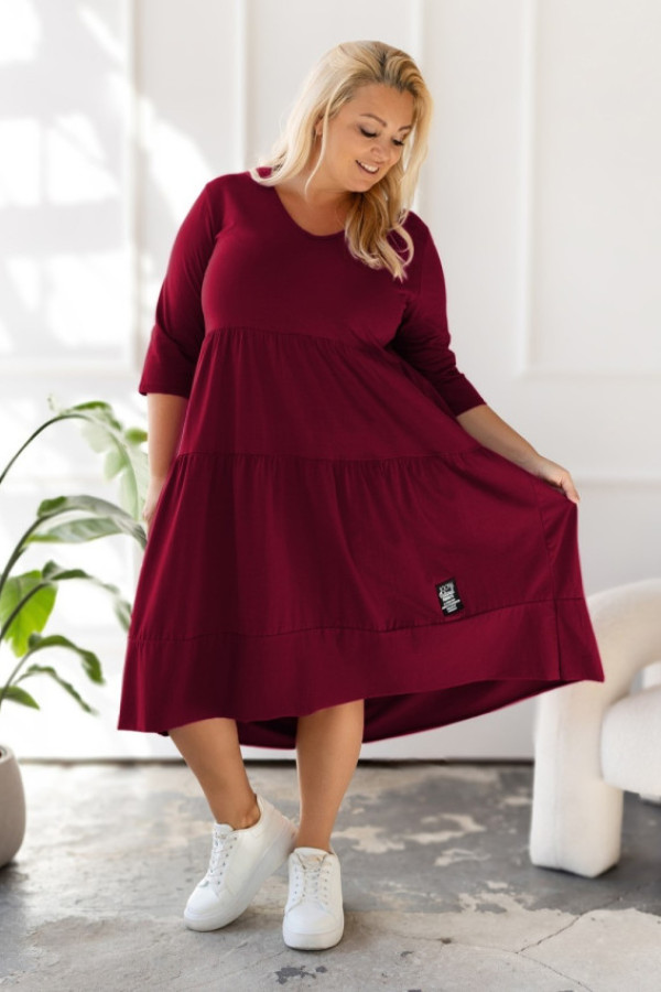 Sukienka plus size w kolorze burgundowym rękaw 3/4 dekolt w serek v falbany dolores