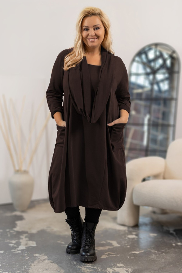 Mega oversize sukienka w kolorze czekoladowym z kieszeniami dekolt szal sabina