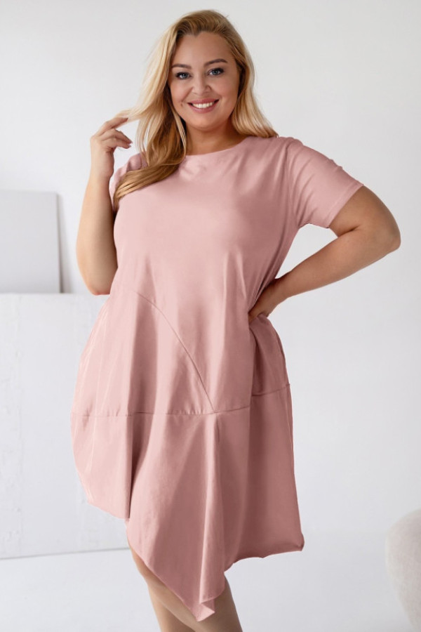Sukienka plus size w kolorze pudrowym z kieszeniami asymetryczny przód ariadna
