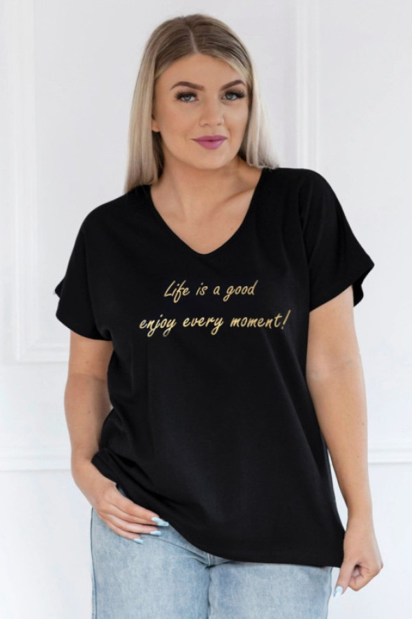 T-shirt damski plus size w kolorze czarnym dekolt w serek złote napisy life is a good enjoy