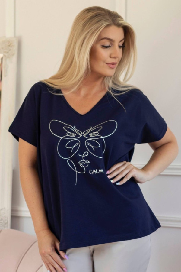 T-shirt damski plus size w kolorze granatowym dekolt w serek srebrny nadruk motyl twarz zuma