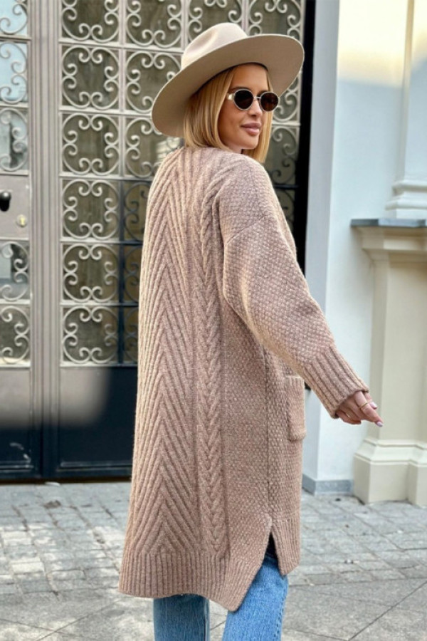 Sweter kardigan w kolorze beż latte ozdobny wzór kieszenie raul