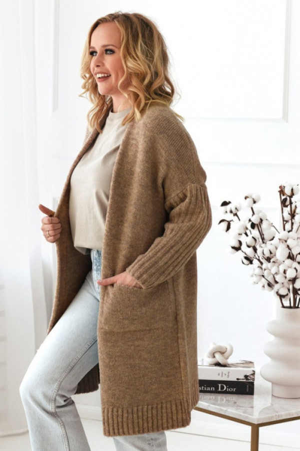 Kardigan sweter damski w kolorze beż latte z kieszeniami narzutka berni