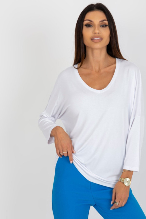 Bluzka damska plus size w kolorze białym z wiskozy w serek zuria