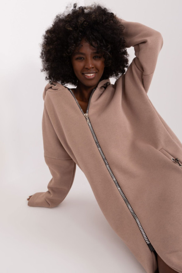 Ciepła bluza damska w kolorze ciemnego beżu z kapturem na zamek narzutka olena