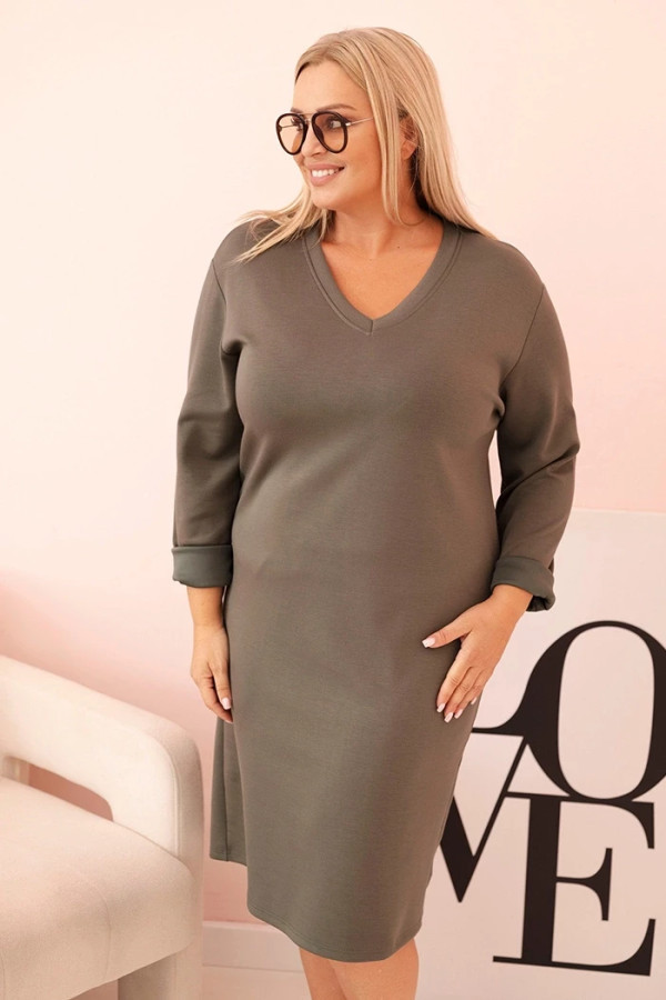 Sukienka plus size masełkowa w kolorze khaki dekolt v prosty krój valentina