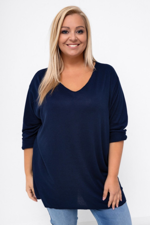 Milutki sweter damski oversize w kolorze granatowym dekolt w serek inka