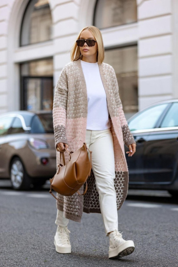 Długi kolorowy sweter kardigan w kolorze beż+ puder z kieszeniami wzór muszelki manuel