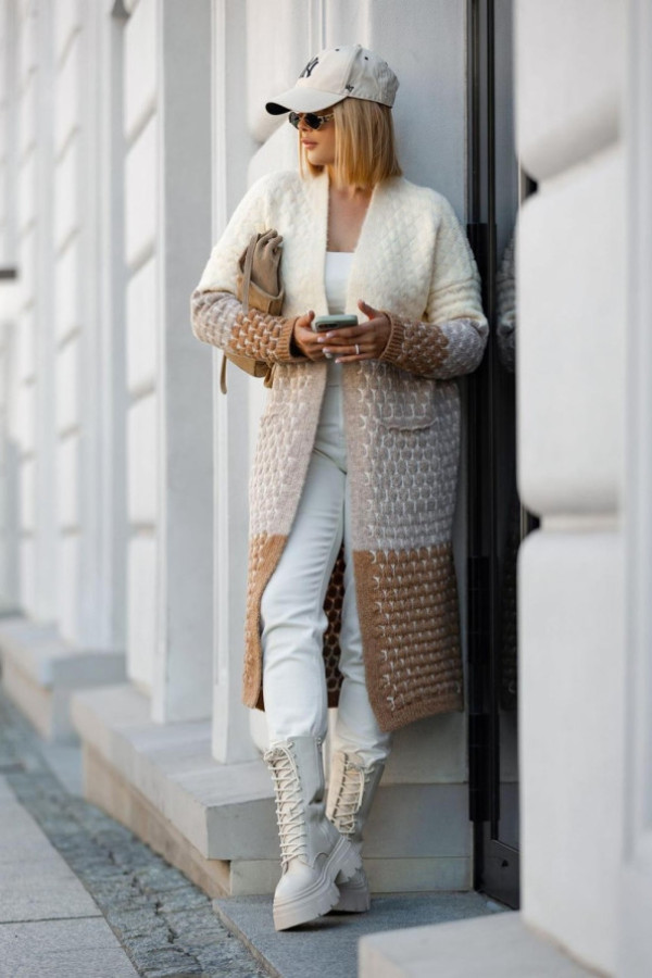 Długi kolorowy sweter kardigan w kolorze krem + beż z kieszeniami wzór muszelki manuel