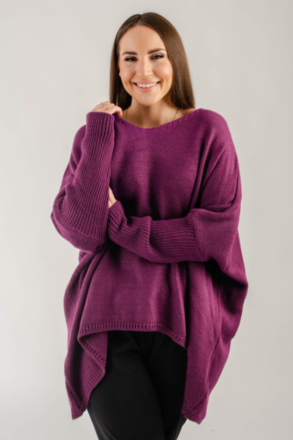 Sweter damski oversize w kolorze amarantowym asymetryczne boki dekolt v aries