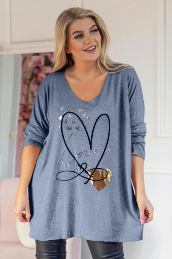 Milutki sweter damski oversize w kolorze denim nadruk serduszka wilsy