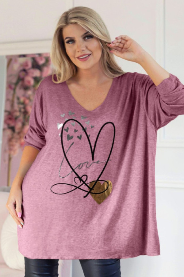 Milutki sweter damski oversize w kolorze magenta nadruk serduszka wilsy