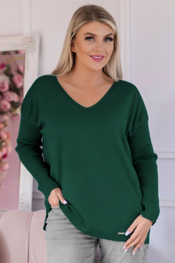 Lekki sweter damski w kolorze butelkowym v-dekolt naszywka prążkowane rękawy gema