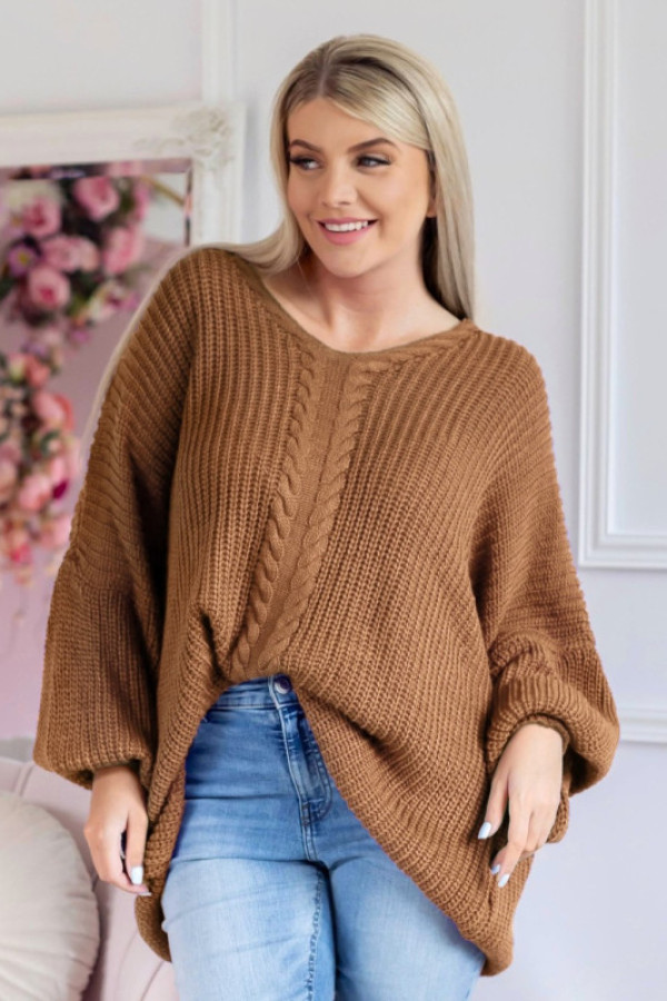 Mega oversize sweter damski w kolorze karmelowym dekolt v wzór melena