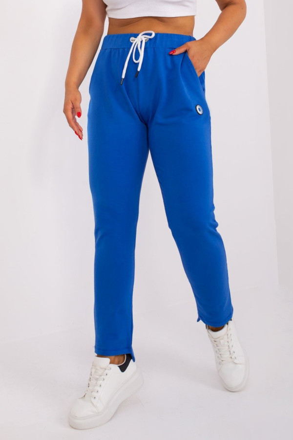 Spodnie dresowe damskie w kolorze chabrowym plus size basic rami