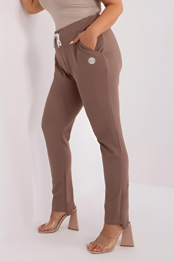 Spodnie dresowe damskie w kolorze mokka plus size basic rami