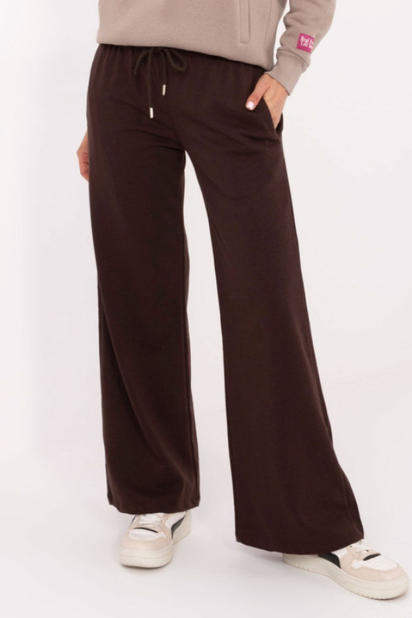 Spodnie dresowe damskie w kolorze czekoladowym z prostą nogawką semra