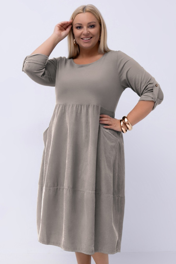 Sukienka plus size w kolorze szaro-beżowym sztruksowy dół kieszenie britney