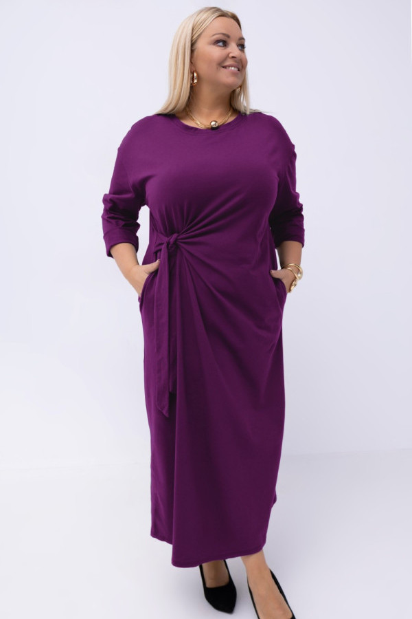 Sukienka plus size z wiązaniem w kolorze amarantowym z kieszeniami hontas