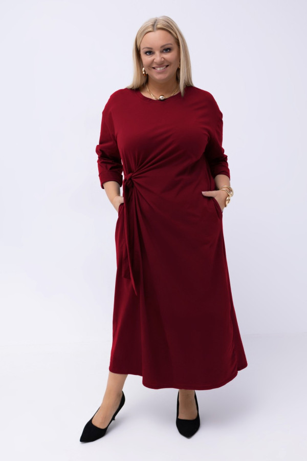 Sukienka plus size z wiązaniem w kolorze burgundowym z kieszeniami hontas