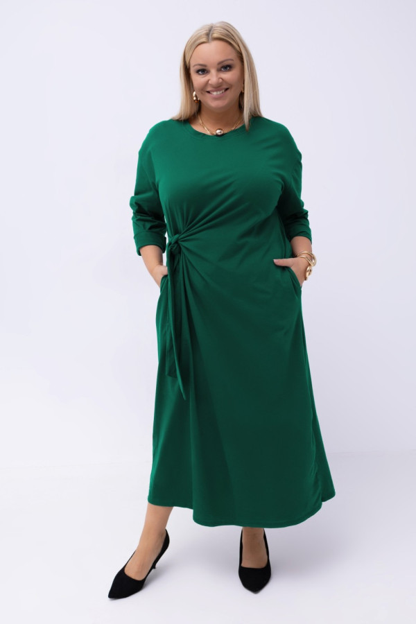 Sukienka plus size z wiązaniem w kolorze butelkowej zieleni z kieszeniami hontas