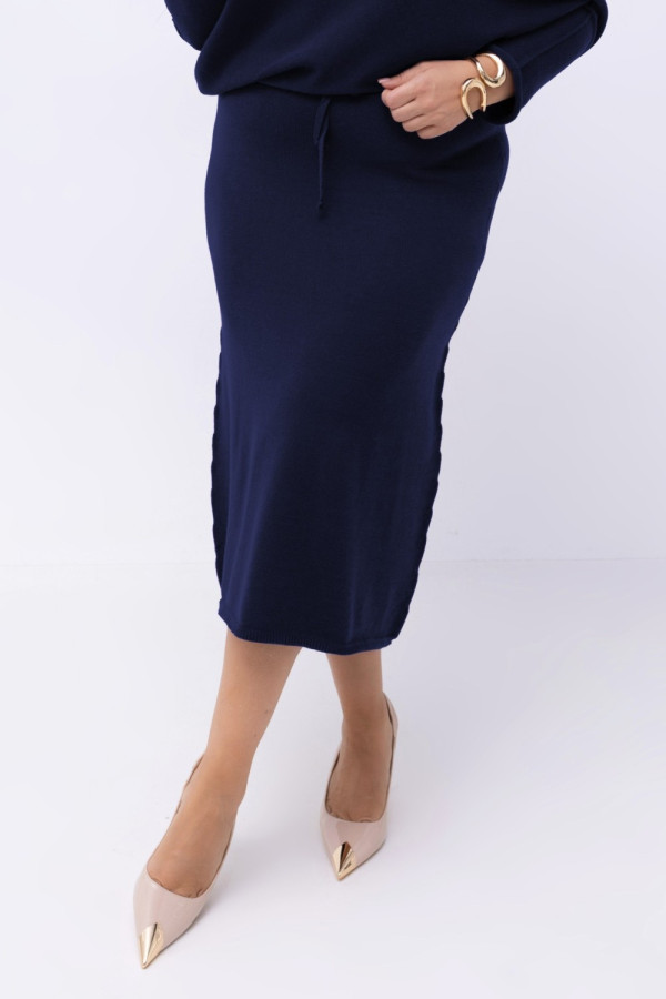 Dzianinowa spódnica z wiązaniem plus size w kolorze granatowym otta