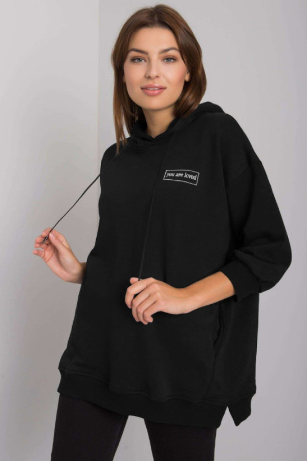 Bluza damska z kapturem w kolorze czarnym ozdobny napis kieszenie leora