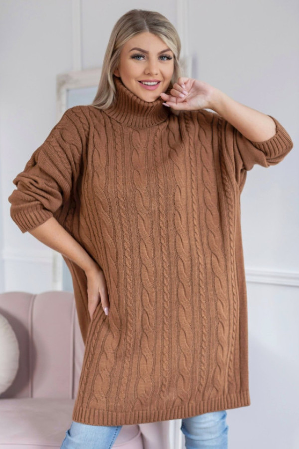 Długi sweter sukienka w kolorze karmelowym z golfem karmen