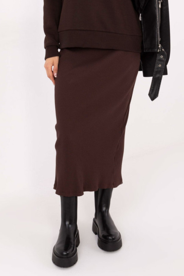 Długa ołówkowa spódnica plus size w kolorze czekoladowym prążki rozcięcie kornelia