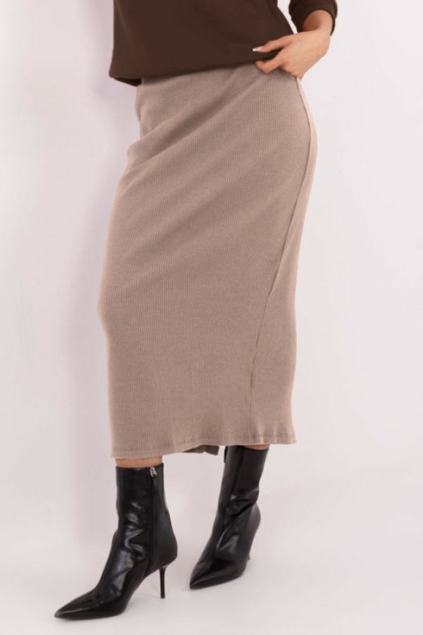 Długa ołówkowa spódnica plus size w kolorze beżowym prążki rozcięcie kornelia