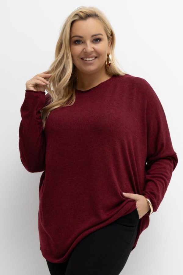 Milutki sweterek damski oversize z wiskozy w kolorze burgundowym okrągły dekolt lily
